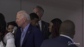 Biden all’attacco: “Trump abusa della sua carica”