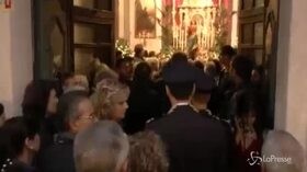 Trieste, l’omaggio dei cittadini ai poliziotti uccisi