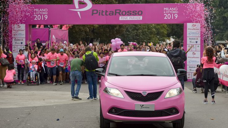 Milano, la marea rosa Pittarosso Pink Parade: 5km per la prevenzione femminile