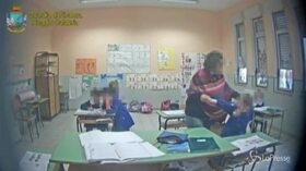 Botte e maltrattamenti, sospesa maestra elementare nel Reggino