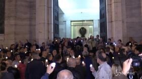 Poliziotti uccisi a Trieste, fiaccolata in Questura a Napoli
