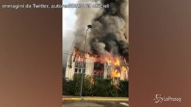 Francia, devastante incendio in un’azienda vicino a Lione
