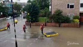 Scoppia una rete idrica, caos a Londra Nord
