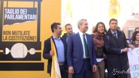 Taglio parlamentari, la protesta di + Europa davanti a Montecitorio: “Ghigliottina sulla Costituzione”