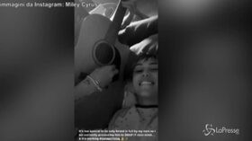 Miley Cyrus ricoverata in ospedale, il suo Cody la raggiunge e le dedica una canzone