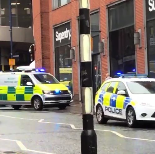 Manchester, 5 accoltellati in centro commerciale: fermato un sospetto