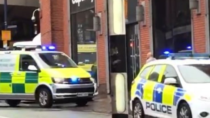 Manchester, 5 accoltellati in centro commerciale: fermato un sospetto