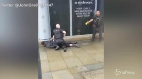 Accoltella cinque persone in un centro commerciale di Manchester: fermato presunto aggressore
