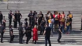 Jane Fonda arrestata a Washington, manifestava per il clima