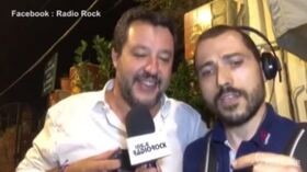 Salvini canta gli 883, con Di Maio e Conte: “Nessun rimpianto, nessun rimorso”