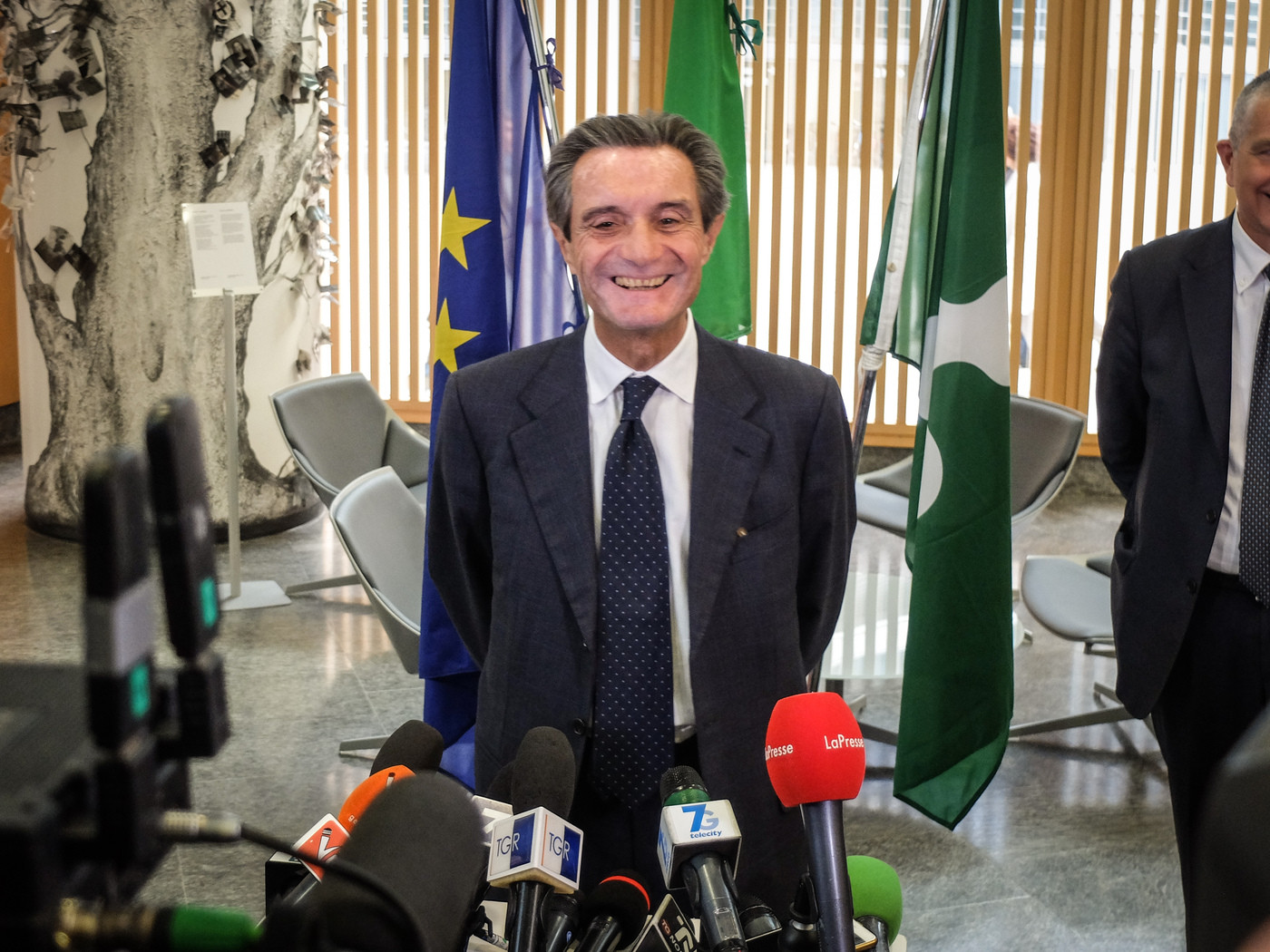 PoliticaPresse oggi ospita Attilio Fontana, Governatore della Lombardia
