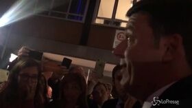 Renzi: “Duello con Salvini? Dibattito civile”. E poi sbaglia auto: “Stavo rubando la macchina a Salvini…”