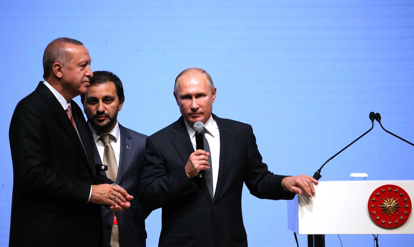 Siria, Putin promette di evitare scontri Turchia-Damasco. Erdogan: “Avanti con o senza appoggio”