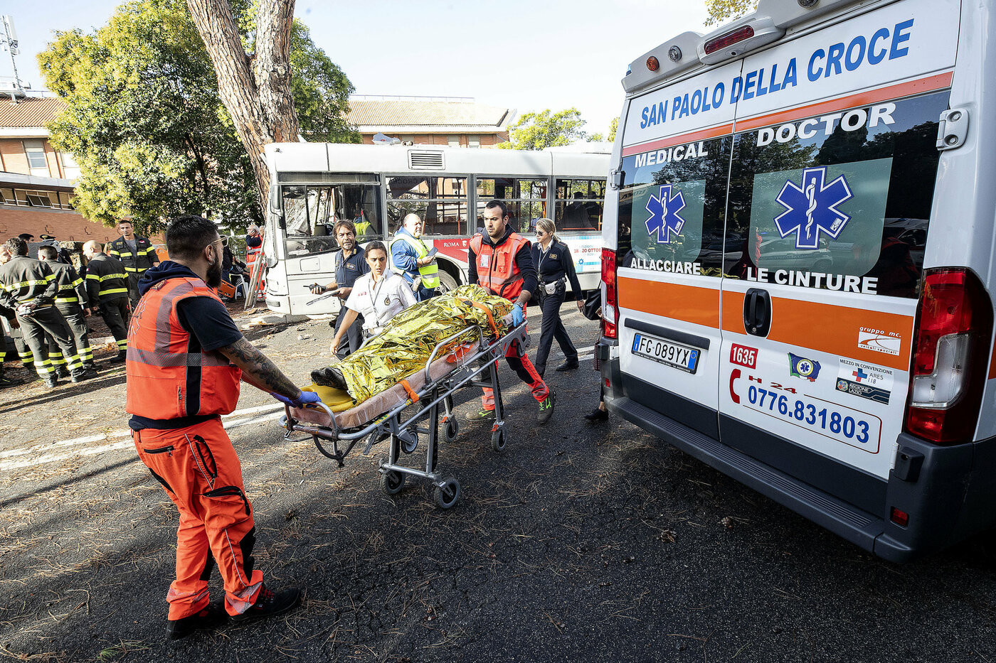 Incidenti di bus urbani a Roma e a Milano: feriti in entrambe le città