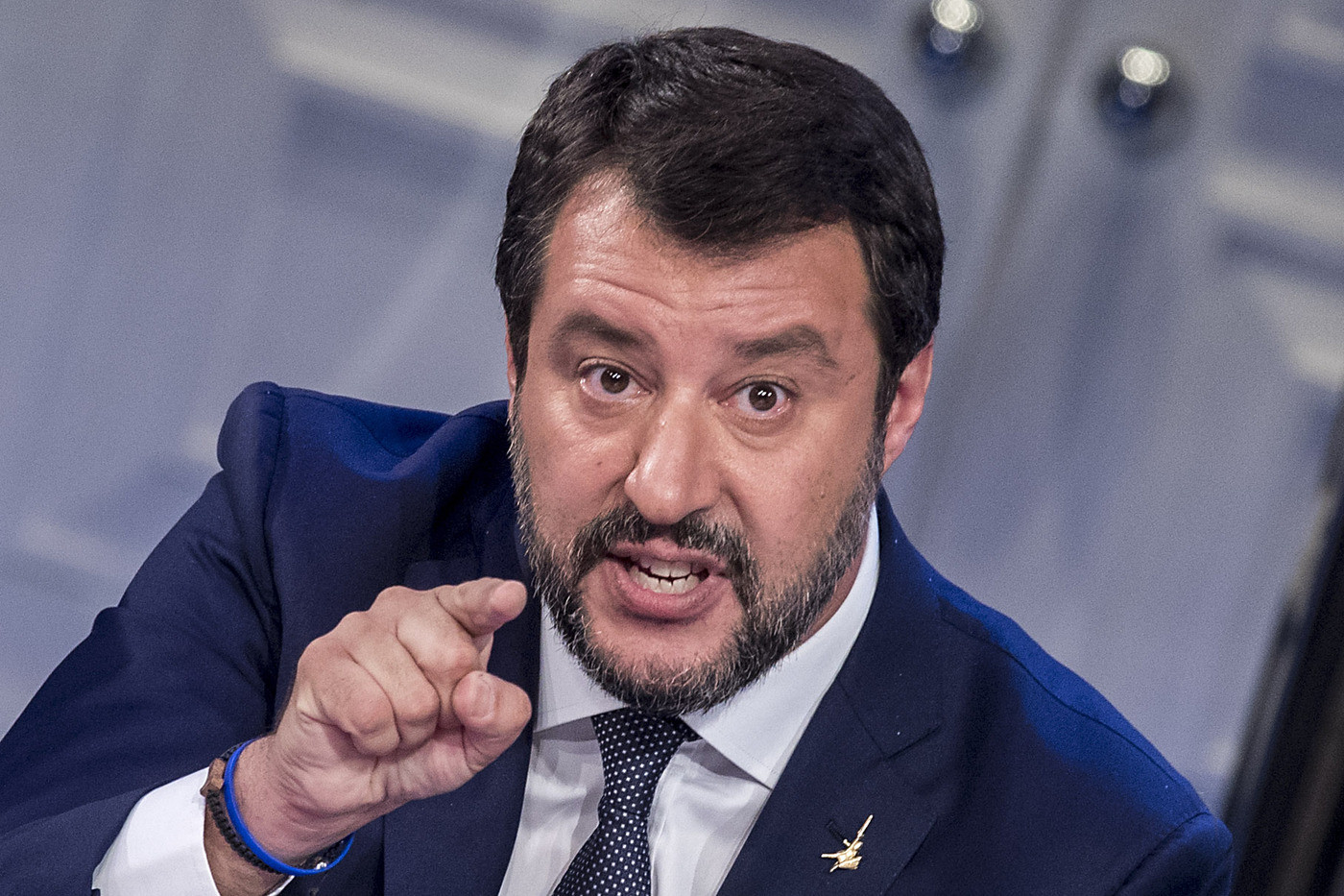 Salvini colpito da malore