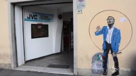Renzi zombie e “Italia Morta Vivente”, la satira di Tv-Boy sbarca alla Leopolda