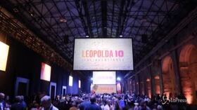 Il popolo di Renzi alla Leopolda: “Italia Viva è la nostra casa”