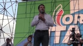 Piazza San Giovanni: ovazione per Salvini sul palco, “Qui l’Italia vera”