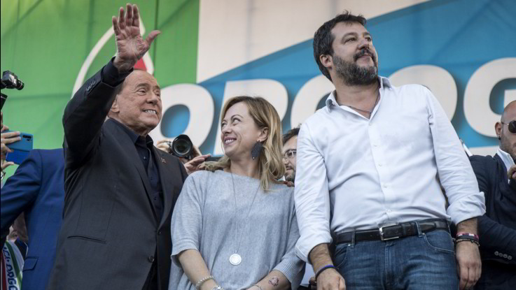 Centrodestra in piazza contro il governo, Berlusconi incorona Salvini leader