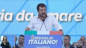 Immigrazione, Salvini da piazza San Giovanni: “Al governo gente con le mani sporche di sangue”
