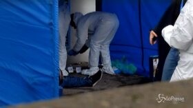Clochard trovato morto a Linate: aveva mani e piedi legati