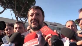 Roma, Salvini: “Responsabilità rifiuti Comune e Regione, Raggi torni a fare avvocato”