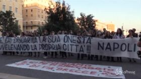 Emergenza rifiuti Napoli Est, la tensione si sposta al Comune