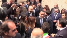 Conte, Di Maio e Zingaretti insieme a Narni: passeggiata in centro tra battute e sorrisi