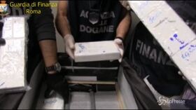 Fiumicino, arrestati 3 corrieri con 33 chili di droga nelle valigie