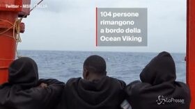 Ocean Viking, ok del Viminale a sbarco a Pozzallo dei 104 migranti