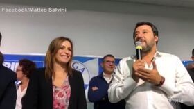 Salvini, durante comizio a Parma segna Suso con la Spal: “Allora è ovvio che vinciamo in Emilia Romagna”