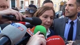 Sbarchi, botta e riposta Lamorgese-Salvini
