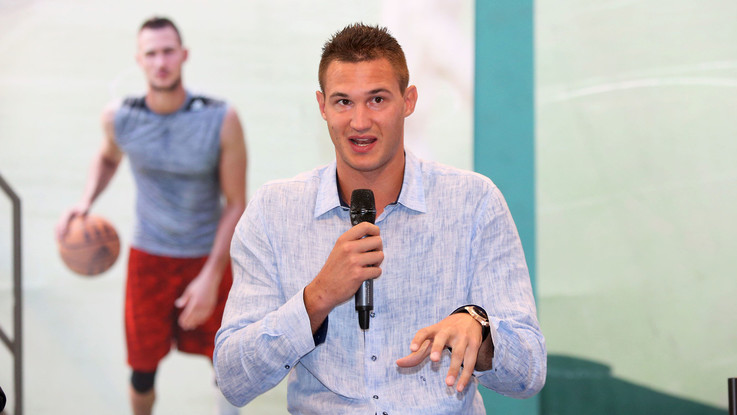 NBA: Gallinari batte Melli nel derby italiano, ancora ko i Golden State Warriors