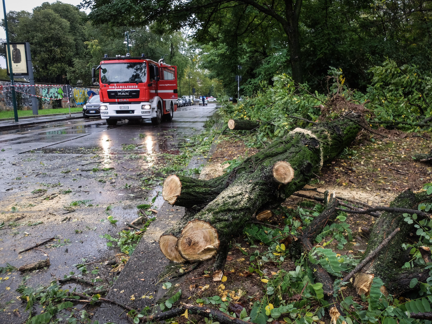 Maltempo, temporali e allagamenti in Liguria: tromba d’aria a Lavagna