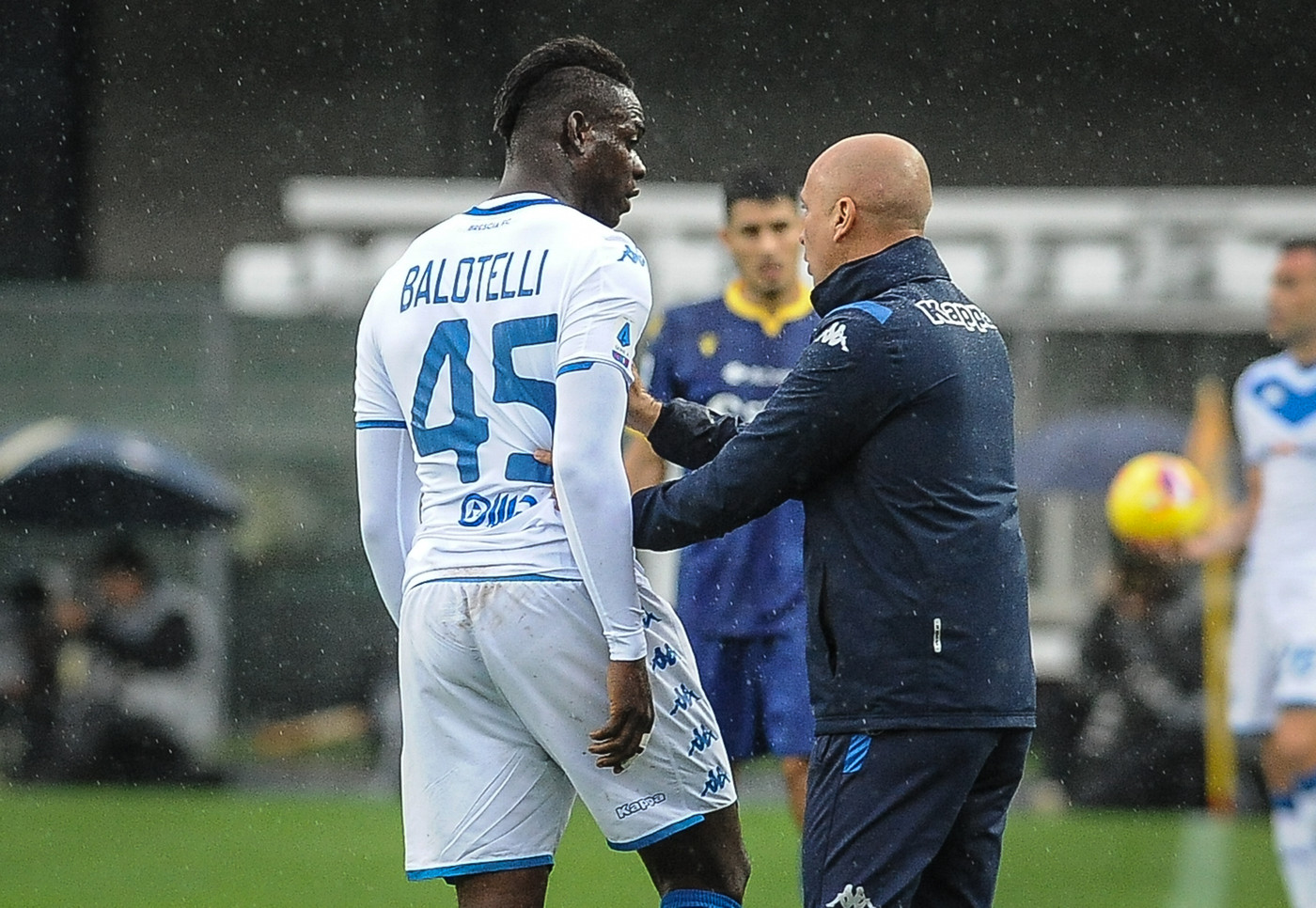 Cori razzisti a Balotelli ma il Verona si difende: “Non c’è stato niente”