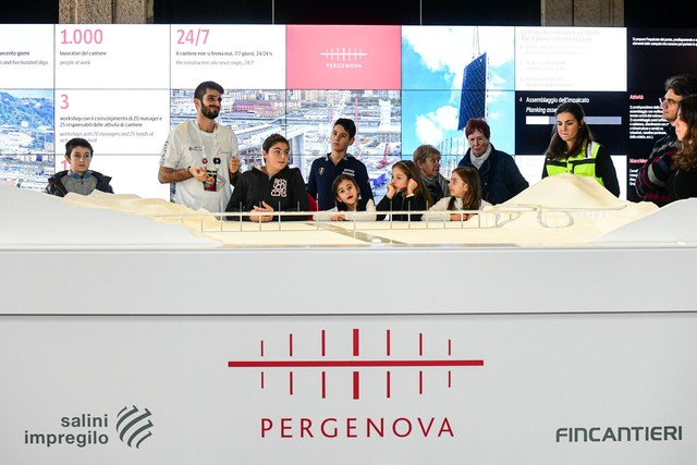 Genova, bimbi e adulti per il nuovo viadotto: 3mila a Spazio Ponte per Festival Scienza