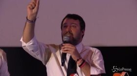 Salvini “Per fortuna i napoletani non sono quattro imbrattamuri”