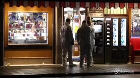 Rapina con sparatoria a Cinecittà, muore uno dei rapinatori. Grave il titolare