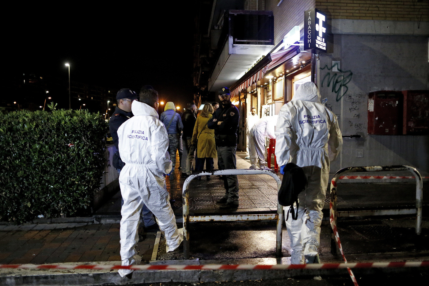 Roma, rapina finisce in tragedia. La scena del crimine – Le Foto