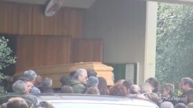 L’addio a Luca Sacchi a Roma, il silenzio commosso all’arrivo del feretro