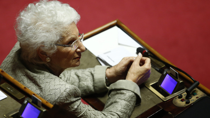 La scorta a Segre: sostegno unanime. Ma Salvini minimizza: "Minacce gravi come altre"