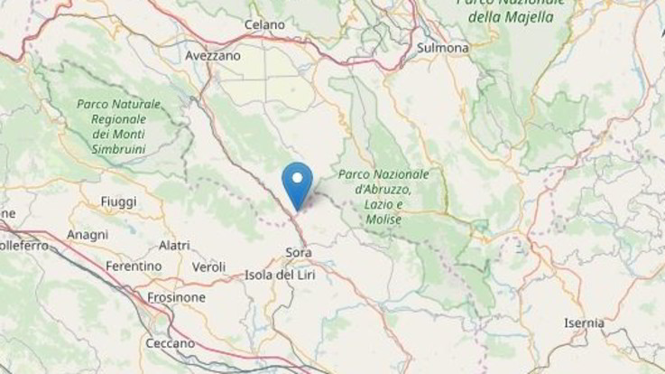 Forte terremoto in provincia dell'Aquila, gente in strada