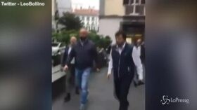 Napoli: Salvini insultato e quasi aggredito per strada