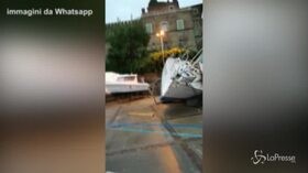 Tromba d’aria a Santa Marinella, le imbarcazioni rovesciate nel porto