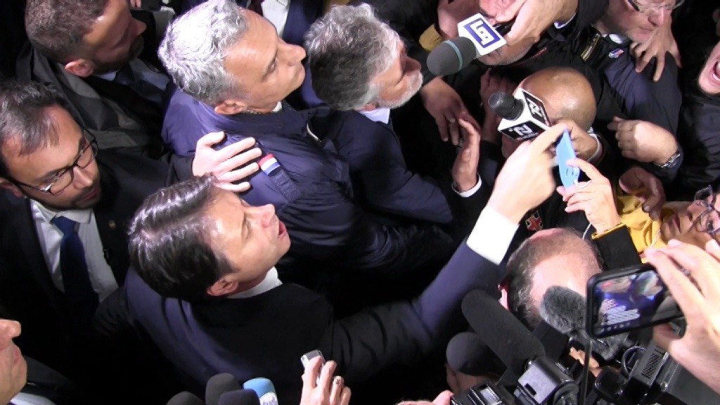 Ex Ilva, Conte a Taranto: cori di protesta degli operai