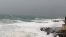 Maltempo, violente mareggiate nel Sud-italia: colpite Calabria, Basilicata e Puglia