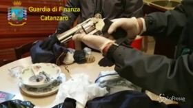 Catanzaro, sequestrati arsenale e ordigni esplosivi