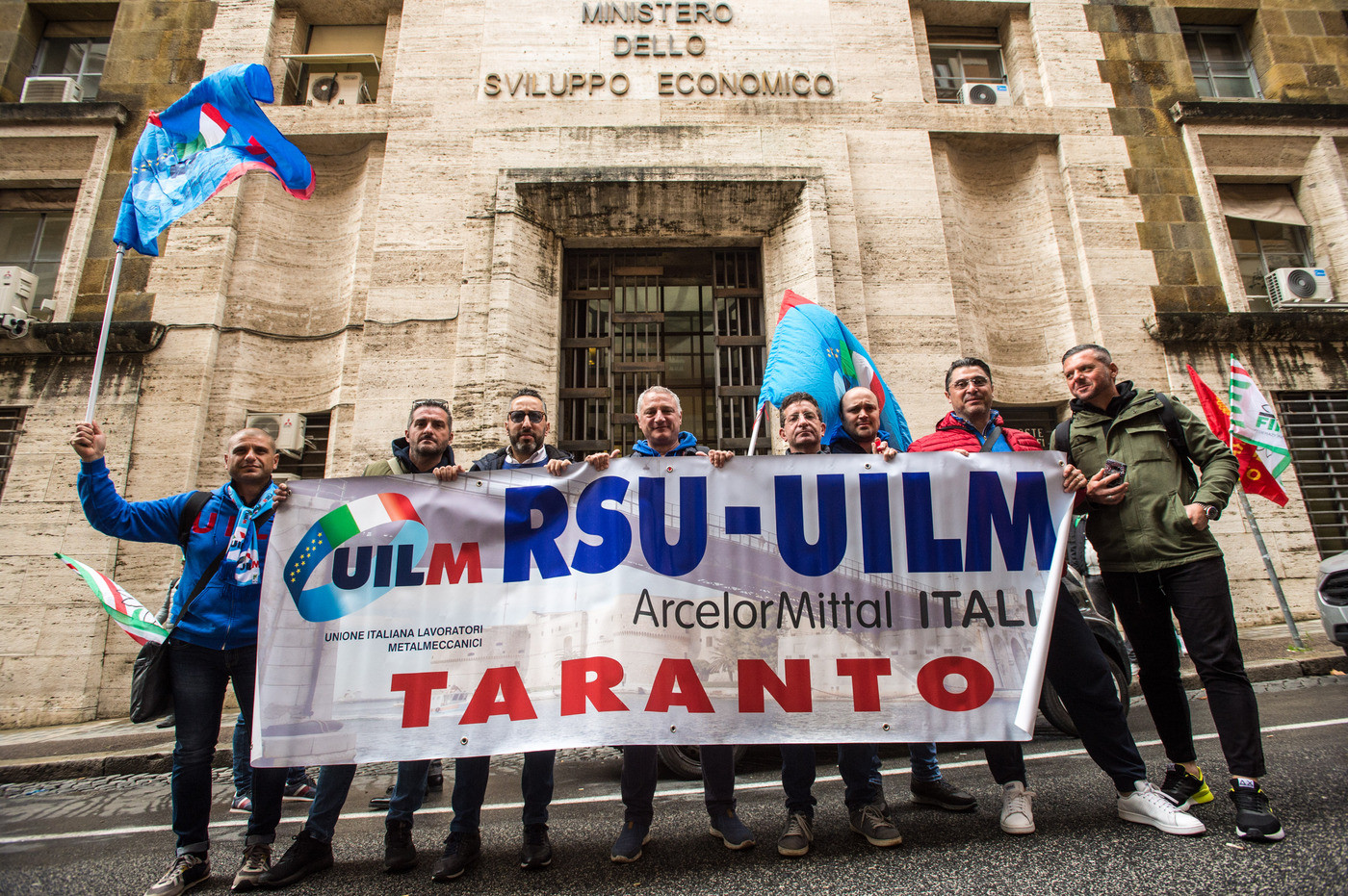 Ex Ilva, rischio chiusura 4/12. Sindacati: “Nuovo incontro Conte-Mittal”