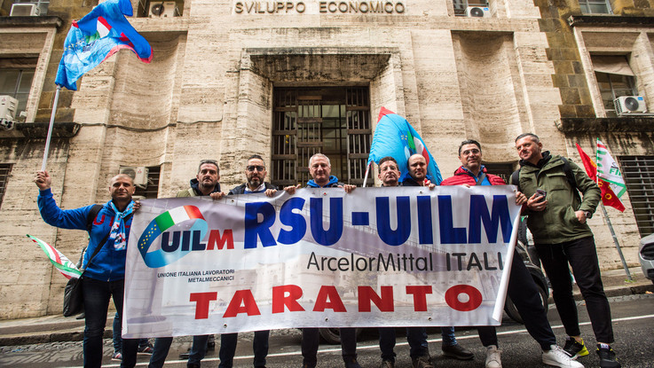 Ex Ilva, rischio chiusura 4/12. Sindacati: "Nuovo incontro Conte-Mittal"
