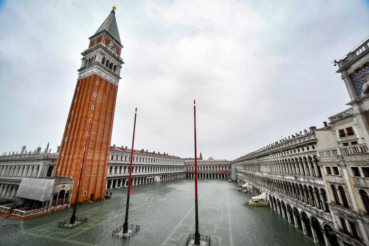 Ancora acqua alta a Venezia, domani previsto picco a 160 cm
